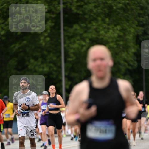 29.06.2025 - hella hamburg halbmarathon Dr. Thomas Lammeyer http://msf.ph/oto/8422516 29.06.2025 10:48:15 Kennedybrücke 1816, 2258, 2343, 2361, 3597, 4636, 4866, 5001, 5192, 5201, 5214, 5649, 5902, 5905, 6012, 6096, 6226, 6334, 6931, 7197, 7205, 8504, 9704, 9879, 10006, 10097, 10220, 11093, 11279 meine-sportfotos.de