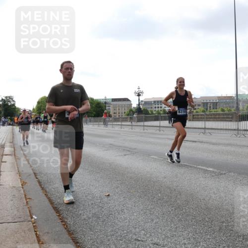 29.06.2025 - hella hamburg halbmarathon Lena Gebhardt http://msf.ph/oto/8422520 29.06.2025 10:06:00 Lombardsbrücke 22, 8316, 4, 1229, 1448, 1830, 1842, 2471, 2540, 2624, 3062, 3461, 3929, 4169, 4542, 4782, 4868, 5431, 5762, 6014, 6314, 7138, 7741, 8051, 8316, 8894, 8909, 9339, 9361, 9477, 9736, 9737, 9738, 9917, 10781, 10791, 10998, 11958, 13042, 13054, 13481, 14369, 14987, 15145, 15229, 15766, 15772, 16441, 16687, 17239, 17731, 17740, 17746, 17885, 18768, 18857, 18966, 18973, 19248 meine-sportfotos.de