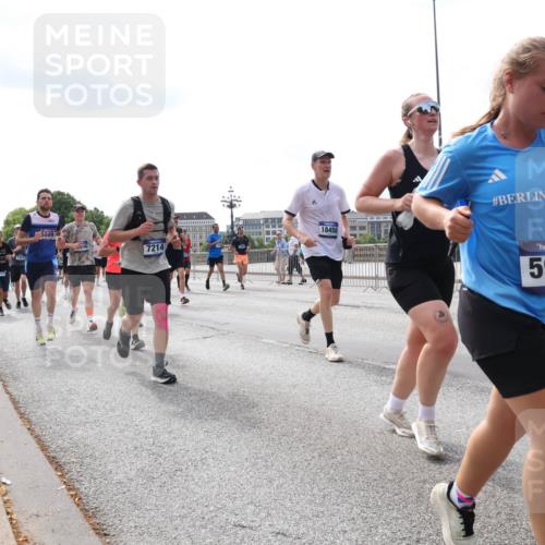 29.06.2025 - hella hamburg halbmarathon Lena Gebhardt http://msf.ph/oto/8422524 29.06.2025 10:18:46 Lombardsbrücke 1452, 5049, 18456, 7214, 15138, 5910, 1234, 1349, 1521, 1820, 2096, 2335, 2703, 2781, 2821, 3026, 3105, 3118, 3202, 3529, 3591, 3592, 3631, 4123, 4383, 4710, 4718, 4802, 4845, 5049, 5264, 5266, 5323, 5834, 5909, 5910, 6194, 6332, 6413, 6533, 6736, 7051, 7121, 7160, 7214, 7252, 7454, 8341, 8665, 8780, 9222, 9270, 9272, 9276, 9505, 9549, 9586, 9658, 9748, 9756, 9757, 9834, 10037, 10172, 10467, 10502, 10659, 10687, 10816, 12541, 12548, 12552, 12703, 13341 meine-sportfotos.de