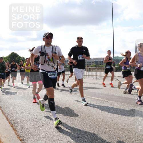 29.06.2025 - hella hamburg halbmarathon Lena Gebhardt http://msf.ph/oto/8422527 29.06.2025 09:51:58 Lombardsbrücke 10978, 6705, 10691, 1351, 718, 17016, 1057, 1312, 1353, 1520, 1569, 1570, 1604, 1631, 1763, 1903, 2653, 2880, 3437, 3697, 4297, 4634, 4843, 4865, 4991, 5014, 5047, 5129, 5231, 5336, 5375, 5410, 5690, 5987, 6373, 6490, 6700, 6705, 6711, 6770, 7092, 7105, 7185, 7363, 7710, 8074, 8346, 8359, 8564, 8871, 8900, 9114, 9358, 9364, 9547, 9659, 10319, 10375, 10480, 10669, 10691, 10934, 10978, 11021, 11417, 11714, 11821, 12438, 12623, 12711 meine-sportfotos.de