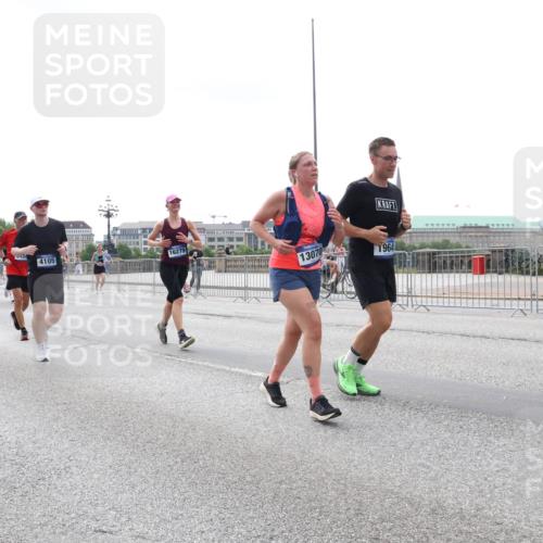 29.06.2025 - hella hamburg halbmarathon Lena Gebhardt http://msf.ph/oto/8422528 29.06.2025 10:43:01 Lombardsbrücke 15168, 4105, 16279, 13070, 1964, 1149, 1467, 1656, 1788, 1816, 1964, 1994, 2103, 2158, 2267, 2361, 2401, 2450, 2509, 2538, 2940, 2941, 2971, 3074, 3283, 3378, 3518, 3638, 3764, 3874, 4056, 4092, 4105, 4177, 4302, 4334, 4385, 4680, 4778, 5067, 5268, 5417, 5610, 5755, 5967, 6120, 6764, 7043, 7461, 7513, 7872, 8161, 8184, 8435, 8529, 8795, 8991, 9072, 9304, 9378, 9644, 9976, 10008, 10180, 10454, 10697, 11142, 11710, 12151, 12441, 13049, 13241 meine-sportfotos.de
