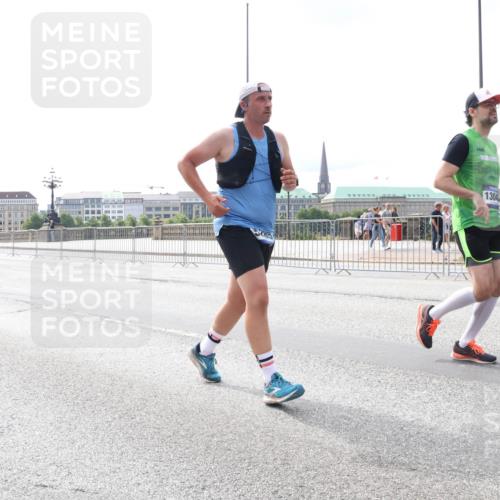 29.06.2025 - hella hamburg halbmarathon Lena Gebhardt http://msf.ph/oto/8422531 29.06.2025 10:27:56 Lombardsbrücke 1304, 1148, 2080, 3389, 4372, 5177, 5285, 5369, 5847, 6214, 6632, 7497, 7764, 7978, 8085, 8215, 9567, 9688, 10158, 10412, 10413, 11692, 11739, 12500, 12780, 12823, 12842, 13043, 13568, 13678, 13860, 14017, 14155, 14206, 15123, 15607, 15608, 16569, 16804, 16838, 17427, 17791, 18012, 18256, 18301, 18626, 18766 meine-sportfotos.de
