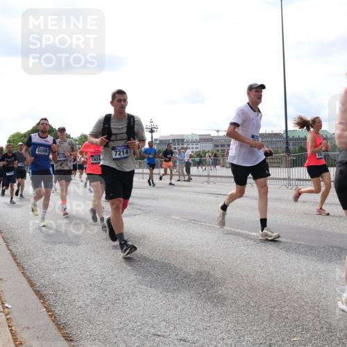 29.06.2025 - hella hamburg halbmarathon Lena Gebhardt http://msf.ph/oto/8422539 29.06.2025 10:18:47 Lombardsbrücke 14553, 5049, 18336, 1824, 7214, 10, 1410, 1234, 1349, 1521, 1820, 2096, 2335, 2703, 2781, 2802, 2821, 3026, 3105, 3118, 3202, 3529, 3591, 3592, 3631, 4123, 4383, 4718, 4802, 4845, 5049, 5264, 5266, 5323, 5834, 5909, 5910, 6194, 6249, 6332, 6413, 6533, 6736, 7051, 7121, 7160, 7214, 7252, 7454, 8341, 8665, 8780, 9222, 9270, 9272, 9276, 9505, 9549, 9586, 9658, 9748, 9756, 9757, 9834, 10037, 10172, 10467, 10502, 10659, 10687, 10816, 12541, 12548, 12552, 12703, 13341 meine-sportfotos.de