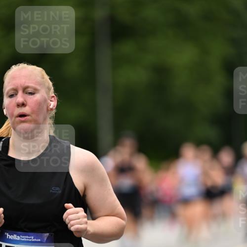 29.06.2025 - hella hamburg halbmarathon Dr. Thomas Lammeyer http://msf.ph/oto/8422544 29.06.2025 10:48:16 Kennedybrücke 1400, 1816, 2258, 2343, 2361, 3597, 4636, 4866, 5001, 5192, 5201, 5214, 5649, 5902, 5905, 6096, 6226, 6334, 6931, 7197, 7205, 8504, 9704, 9879, 10006, 10097, 10220, 11093, 11279 meine-sportfotos.de