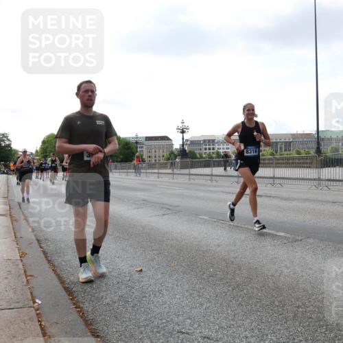 29.06.2025 - hella hamburg halbmarathon Lena Gebhardt http://msf.ph/oto/8422550 29.06.2025 10:06:00 Lombardsbrücke 8316, 1229, 1448, 1830, 1842, 2471, 2540, 2624, 3062, 3461, 3929, 4169, 4542, 4782, 4868, 5431, 5762, 6014, 6314, 7138, 7741, 8051, 8316, 8894, 8909, 9339, 9361, 9477, 9736, 9737, 9738, 9917, 10781, 10791, 10998, 11958, 13042, 13054, 13481, 14369, 14987, 15145, 15229, 15766, 15772, 16441, 16687, 17239, 17731, 17740, 17746, 17885, 18768, 18857, 18966, 18973, 19248 meine-sportfotos.de
