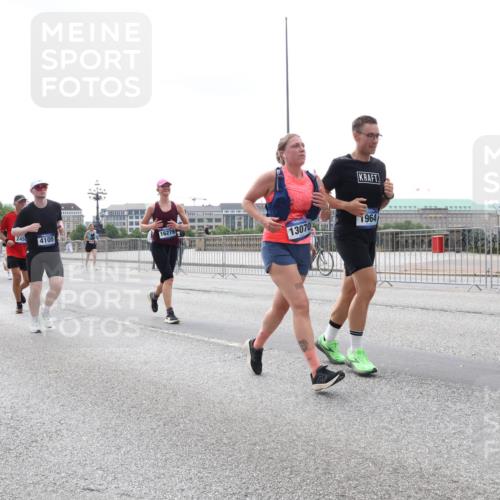 29.06.2025 - hella hamburg halbmarathon Lena Gebhardt http://msf.ph/oto/8422557 29.06.2025 10:43:01 Lombardsbrücke 5168, 245, 4105, 16279, 13070, 1964, 1149, 1467, 1656, 1788, 1816, 1964, 1994, 2103, 2158, 2267, 2361, 2401, 2450, 2509, 2538, 2940, 2941, 2971, 3074, 3283, 3378, 3518, 3638, 3764, 3874, 4056, 4092, 4105, 4177, 4302, 4334, 4385, 4680, 4778, 5067, 5268, 5417, 5610, 5755, 5967, 6120, 6764, 7043, 7461, 7513, 7872, 8161, 8184, 8435, 8529, 8795, 8991, 9072, 9304, 9378, 9644, 9976, 10008, 10180, 10454, 10697, 11142, 11710, 12151, 12441, 13049, 13241 meine-sportfotos.de