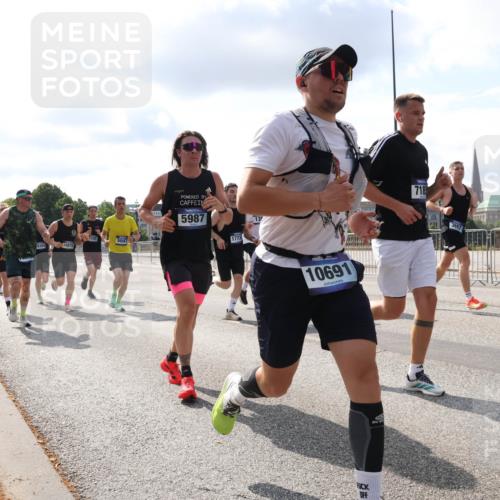 29.06.2025 - hella hamburg halbmarathon Lena Gebhardt http://msf.ph/oto/8422558 29.06.2025 09:51:58 Lombardsbrücke 705, 5047, 8304, 14000, 5987, 1773, 13, 10691, 14228, 1422, 1057, 1312, 1353, 1520, 1569, 1570, 1604, 1631, 1763, 1903, 2653, 2880, 3437, 3697, 4297, 4634, 4843, 4865, 4991, 5014, 5047, 5129, 5231, 5336, 5375, 5410, 5690, 5987, 6373, 6490, 6700, 6705, 6711, 6770, 7092, 7105, 7185, 7363, 7710, 8074, 8346, 8359, 8564, 8871, 8900, 9114, 9358, 9364, 9547, 9659, 10319, 10375, 10480, 10669, 10691, 10934, 10978, 11021, 11417, 11714, 11821, 12438, 12623, 12711 meine-sportfotos.de