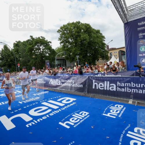 29.06.2025 - hella hamburg halbmarathon Zöllner http://msf.ph/oto/8422563 29.06.2025 10:32:38 Ziel 1707, 1990, 11877, 13199, 14293, 14908, 16619, 18135, 18562, 18563 meine-sportfotos.de