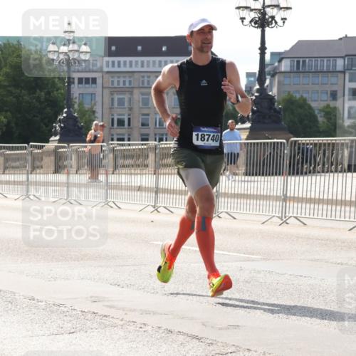 29.06.2025 - hella hamburg halbmarathon Lena Gebhardt http://msf.ph/oto/8422566 29.06.2025 09:42:42 Lombardsbrücke 18740, 2618, 5612, 7331, 7855, 9269, 10468, 11078, 11228, 12360, 13346, 13872, 13913, 14113, 14753, 14836, 15253, 16615, 17614, 18569, 18740, 19041, 19042, 19050, 19076, 19078 meine-sportfotos.de