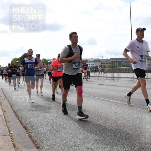 29.06.2025 - hella hamburg halbmarathon Lena Gebhardt http://msf.ph/oto/8422570 29.06.2025 10:18:47 Lombardsbrücke 14532, 1521, 5049, 336, 1845, 7214, 18246, 2821, 1234, 1349, 1521, 1820, 2096, 2335, 2703, 2781, 2802, 2821, 3026, 3105, 3118, 3202, 3529, 3591, 3592, 3631, 4123, 4383, 4718, 4802, 4845, 5049, 5264, 5266, 5323, 5834, 5909, 5910, 6194, 6249, 6332, 6413, 6533, 6736, 7051, 7121, 7160, 7214, 7252, 7454, 8341, 8665, 8780, 9222, 9270, 9272, 9276, 9505, 9549, 9586, 9658, 9748, 9756, 9757, 9834, 10037, 10172, 10467, 10502, 10659, 10687, 10816, 12541, 12548, 12552, 12703, 13341 meine-sportfotos.de