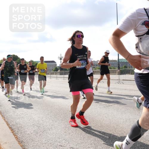 29.06.2025 - hella hamburg halbmarathon Lena Gebhardt http://msf.ph/oto/8422574 29.06.2025 09:51:59 Lombardsbrücke 4600, 5047, 1097, 6705, 987, 1691, 1057, 1312, 1353, 1520, 1569, 1570, 1604, 1631, 1763, 1903, 2653, 2880, 3305, 3437, 3697, 4297, 4634, 4843, 4865, 4991, 5014, 5047, 5129, 5231, 5336, 5375, 5410, 5690, 5987, 6373, 6490, 6700, 6705, 6711, 6770, 7092, 7105, 7185, 7363, 7710, 8074, 8346, 8359, 8564, 8871, 8900, 9114, 9358, 9364, 9547, 9659, 10319, 10375, 10480, 10669, 10691, 10934, 10978, 11021, 11417, 11714, 11821, 12438, 12623, 12711 meine-sportfotos.de