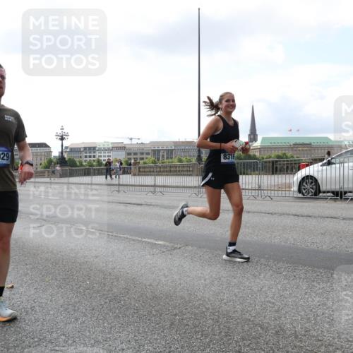 29.06.2025 - hella hamburg halbmarathon Lena Gebhardt http://msf.ph/oto/8422580 29.06.2025 10:06:01 Lombardsbrücke 184, 3929, 8316, 1229, 1448, 1830, 1842, 2471, 2540, 2624, 3062, 3461, 3929, 4169, 4542, 4782, 4868, 5431, 5762, 6014, 6314, 7138, 7741, 8051, 8316, 8894, 8909, 9339, 9361, 9477, 9736, 9737, 9738, 9917, 10781, 10791, 10998, 11958, 13042, 13054, 13481, 14369, 14987, 15145, 15229, 15537, 15766, 15772, 16441, 16687, 17239, 17731, 17740, 17746, 17885, 18768, 18857, 18966, 18973, 19248 meine-sportfotos.de