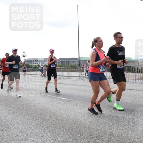 29.06.2025 - hella hamburg halbmarathon Lena Gebhardt http://msf.ph/oto/8422588 29.06.2025 10:43:01 Lombardsbrücke 5168, 245, 4105, 16279, 3764, 13070, 1149, 1467, 1656, 1788, 1816, 1964, 1994, 2103, 2158, 2267, 2361, 2401, 2450, 2509, 2538, 2940, 2941, 2971, 3074, 3283, 3378, 3518, 3638, 3764, 3874, 4056, 4092, 4105, 4177, 4302, 4334, 4385, 4680, 4778, 5067, 5268, 5417, 5610, 5755, 5967, 6120, 6764, 7043, 7461, 7513, 7872, 8161, 8184, 8435, 8529, 8795, 8991, 9072, 9304, 9378, 9644, 9976, 10008, 10180, 10454, 10697, 11142, 11710, 12151, 12441, 13049, 13241 meine-sportfotos.de