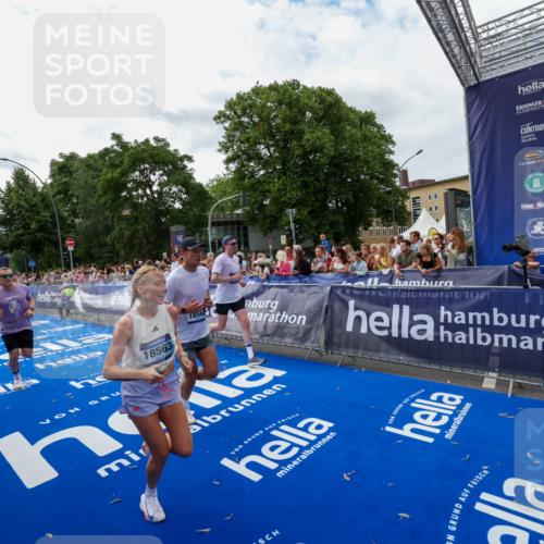 29.06.2025 - hella hamburg halbmarathon Zöllner http://msf.ph/oto/8422590 29.06.2025 10:32:38 Ziel 1707, 1990, 11877, 13199, 14293, 14908, 16619, 18135, 18562, 18563 meine-sportfotos.de