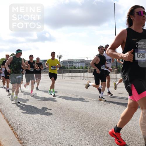 29.06.2025 - hella hamburg halbmarathon Lena Gebhardt http://msf.ph/oto/8422608 29.06.2025 09:51:59 Lombardsbrücke 7000, 1353, 5987, 1773, 5047, 10978, 1057, 1312, 1353, 1520, 1569, 1570, 1604, 1631, 1763, 1903, 2653, 2880, 3305, 3437, 3697, 4297, 4634, 4843, 4865, 4991, 5014, 5047, 5129, 5231, 5336, 5375, 5410, 5690, 5987, 6373, 6490, 6700, 6705, 6711, 6770, 7092, 7105, 7185, 7363, 7710, 8074, 8346, 8359, 8564, 8871, 8900, 9114, 9358, 9364, 9547, 9659, 10319, 10375, 10480, 10669, 10691, 10934, 10978, 11021, 11417, 11714, 11821, 12438, 12623, 12711 meine-sportfotos.de