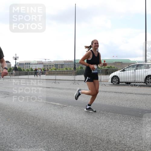 29.06.2025 - hella hamburg halbmarathon Lena Gebhardt http://msf.ph/oto/8422611 29.06.2025 10:06:01 Lombardsbrücke 1842, 3929, 1229, 1448, 1830, 1842, 2471, 2540, 2624, 3062, 3461, 3929, 4169, 4542, 4782, 4868, 5431, 5762, 6014, 6314, 7138, 7741, 8051, 8316, 8894, 8909, 9339, 9361, 9477, 9736, 9737, 9738, 9917, 10781, 10791, 10998, 11958, 13042, 13054, 13481, 14369, 14987, 15145, 15229, 15537, 15766, 15772, 16441, 16687, 17239, 17731, 17740, 17746, 17885, 18768, 18857, 18966, 18973, 19248 meine-sportfotos.de