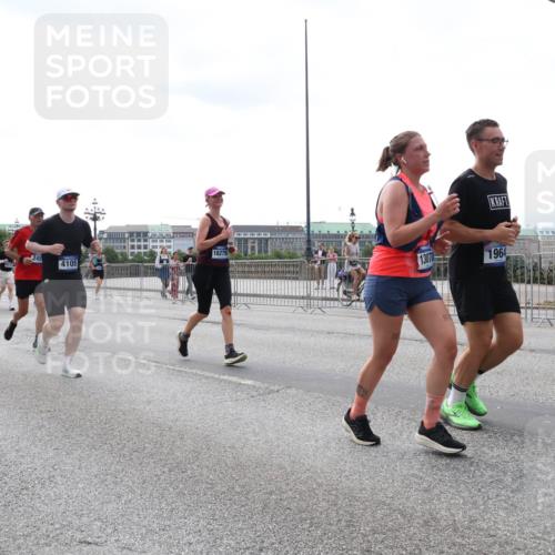29.06.2025 - hella hamburg halbmarathon Lena Gebhardt http://msf.ph/oto/8422619 29.06.2025 10:43:02 Lombardsbrücke 5168, 4105, 16279, 13070, 1964, 1149, 1467, 1656, 1788, 1816, 1964, 1994, 2103, 2158, 2267, 2361, 2401, 2450, 2509, 2940, 2941, 2971, 3074, 3283, 3329, 3378, 3518, 3638, 3764, 3874, 4056, 4092, 4105, 4177, 4302, 4334, 4385, 4680, 4778, 5067, 5268, 5417, 5610, 5720, 5755, 5967, 6120, 6764, 7043, 7461, 7513, 7872, 8161, 8184, 8435, 8529, 8795, 8991, 9072, 9304, 9378, 9644, 9976, 10008, 10180, 10454, 10697, 11142, 11710, 12151, 12441, 13049, 13241 meine-sportfotos.de