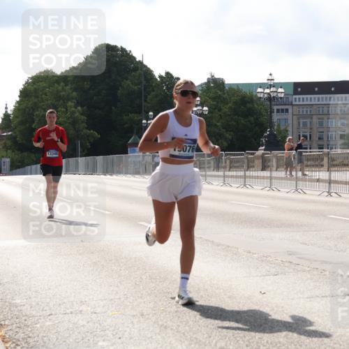 29.06.2025 - hella hamburg halbmarathon Lena Gebhardt http://msf.ph/oto/8422630 29.06.2025 09:42:43 Lombardsbrücke 75076, 13346, 2618, 5612, 7331, 7855, 9269, 10468, 11078, 11228, 12360, 12529, 12992, 13346, 13872, 13913, 14113, 14753, 14836, 15253, 16615, 17614, 18569, 18740, 19041, 19042, 19050, 19076, 19078 meine-sportfotos.de
