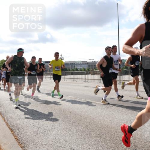 29.06.2025 - hella hamburg halbmarathon Lena Gebhardt http://msf.ph/oto/8422631 29.06.2025 09:51:59 Lombardsbrücke 15, 14000, 10978, 5047, 177, 1353, 17911, 5987, 1057, 1312, 1353, 1520, 1569, 1570, 1604, 1631, 1763, 1903, 2653, 2880, 3305, 3437, 3697, 4297, 4634, 4843, 4865, 4991, 5014, 5047, 5129, 5231, 5336, 5375, 5410, 5690, 5987, 6373, 6490, 6700, 6705, 6711, 6770, 7092, 7105, 7185, 7363, 7710, 8074, 8346, 8359, 8564, 8871, 8900, 9114, 9358, 9364, 9547, 9659, 10319, 10375, 10480, 10669, 10691, 10934, 10978, 11021, 11417, 11714, 11821, 12438, 12623, 12711 meine-sportfotos.de