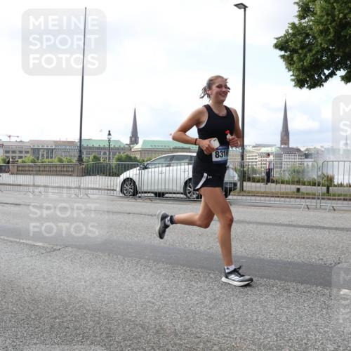 29.06.2025 - hella hamburg halbmarathon Lena Gebhardt http://msf.ph/oto/8422636 29.06.2025 10:06:01 Lombardsbrücke 29, 8316, 1229, 1448, 1830, 1842, 2471, 2540, 2624, 3062, 3461, 3929, 4169, 4542, 4782, 4868, 5431, 5762, 6014, 6314, 7138, 7741, 8051, 8316, 8894, 8909, 9339, 9361, 9477, 9736, 9737, 9738, 9917, 10781, 10791, 10998, 11958, 13042, 13054, 13481, 14369, 14987, 15145, 15229, 15537, 15766, 15772, 16441, 16687, 17239, 17731, 17740, 17746, 17885, 18768, 18857, 18966, 18973, 19248 meine-sportfotos.de
