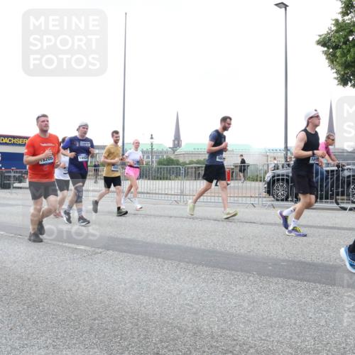 29.06.2025 - hella hamburg halbmarathon Lena Gebhardt http://msf.ph/oto/8422653 29.06.2025 10:52:52 Lombardsbrücke 4729, 641, 18205, 15, 14424, 1899, 1543, 1369, 1826, 2146, 2291, 2362, 2420, 2528, 2701, 2983, 2988, 3140, 3227, 3787, 4591, 4626, 4729, 5360, 6135, 6521, 6671, 7032, 7511, 7681, 7737, 7812, 8641, 9068, 9070, 9103, 9545, 10055, 10080, 10392, 10417, 10568, 10600, 10661, 10879, 10928, 10981, 11297, 11520, 11524, 11919, 12127, 12128, 12994, 13489, 13916, 13917, 14009, 14765, 14807, 14977, 14979, 16137 meine-sportfotos.de