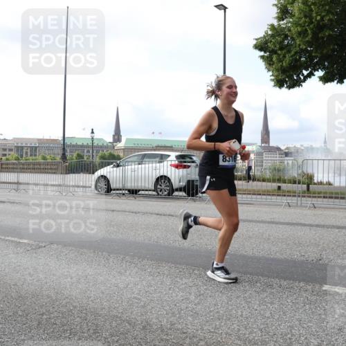 29.06.2025 - hella hamburg halbmarathon Lena Gebhardt http://msf.ph/oto/8422666 29.06.2025 10:06:01 Lombardsbrücke 8316, 1229, 1448, 1830, 1842, 2471, 2540, 2624, 3062, 3461, 3929, 4169, 4542, 4782, 4868, 5431, 5762, 6014, 6314, 7138, 7741, 8051, 8316, 8894, 8909, 9339, 9361, 9477, 9736, 9737, 9738, 9917, 10781, 10791, 10998, 11958, 13042, 13054, 13481, 14369, 14987, 15145, 15229, 15537, 15766, 15772, 16441, 16687, 17239, 17731, 17740, 17746, 17885, 18768, 18857, 18966, 18973, 19248 meine-sportfotos.de