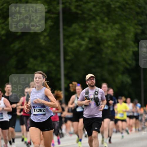 29.06.2025 - hella hamburg halbmarathon Dr. Thomas Lammeyer http://msf.ph/oto/8422679 29.06.2025 10:48:20 Kennedybrücke 1400, 1459, 2258, 2343, 2674, 2733, 3597, 4636, 4866, 5001, 5192, 5201, 5214, 5649, 5902, 5905, 6096, 6226, 6334, 6931, 7197, 8058, 8504, 8591, 9704, 9879, 10006, 10097, 10220, 10553, 11093, 11279 meine-sportfotos.de