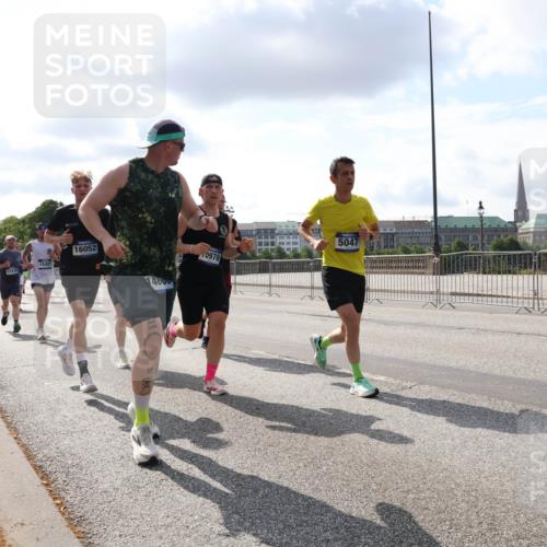 29.06.2025 - hella hamburg halbmarathon Lena Gebhardt http://msf.ph/oto/8422681 29.06.2025 09:52:00 Lombardsbrücke 16052, 1057, 1312, 1353, 1520, 1569, 1570, 1604, 1631, 1763, 1903, 2653, 2880, 3305, 3437, 3697, 4297, 4634, 4843, 4865, 4991, 5014, 5047, 5129, 5231, 5336, 5375, 5410, 5690, 5987, 6373, 6490, 6700, 6705, 6711, 6770, 7092, 7105, 7185, 7363, 7710, 8074, 8346, 8359, 8564, 8871, 8900, 9114, 9358, 9364, 9444, 9547, 9659, 10319, 10375, 10480, 10669, 10691, 10934, 10978, 11021, 11417, 11714, 11821, 12438, 12623, 12711, 13728 meine-sportfotos.de