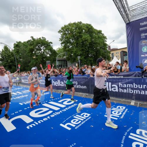 29.06.2025 - hella hamburg halbmarathon Zöllner http://msf.ph/oto/8422683 29.06.2025 10:54:27 Ziel 1267, 1442, 3426, 4635, 4868, 6511, 6512, 7129, 8772, 11009, 12321, 12362, 13289, 15946, 16327, 16574, 16750, 16879, 17698, 18268, 19067 meine-sportfotos.de
