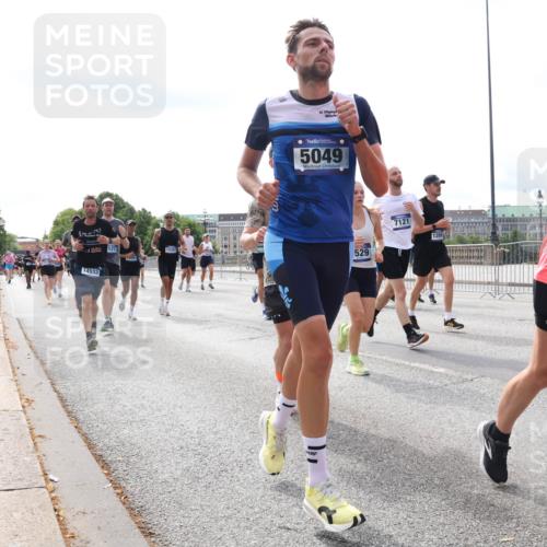 29.06.2025 - hella hamburg halbmarathon Lena Gebhardt http://msf.ph/oto/8422689 29.06.2025 10:18:48 Lombardsbrücke 521, 14532, 5049, 12347, 529, 7121, 1289, 1824, 1234, 1349, 1521, 1820, 2096, 2703, 2781, 2802, 2821, 3026, 3105, 3118, 3202, 3529, 3591, 3592, 3631, 4123, 4383, 4718, 4802, 4845, 5049, 5264, 5266, 5323, 5834, 5909, 5910, 6194, 6249, 6332, 6413, 6533, 6736, 7051, 7121, 7160, 7214, 7252, 7454, 8341, 8665, 8780, 9222, 9270, 9272, 9276, 9505, 9549, 9586, 9658, 9748, 9756, 9757, 10037, 10172, 10467, 10502, 10659, 10687, 10816, 12541, 12548, 12552, 12703, 13341 meine-sportfotos.de