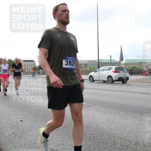 29.06.2025 - hella hamburg halbmarathon Lena Gebhardt http://msf.ph/oto/8422691 29.06.2025 10:06:02 Lombardsbrücke 1842, 3929, 1229, 1448, 1830, 1842, 2471, 2540, 2624, 3062, 3461, 3929, 4169, 4542, 4868, 5431, 5762, 6014, 6314, 7138, 7741, 8051, 8316, 8894, 8909, 9339, 9361, 9477, 9736, 9737, 9738, 9917, 10781, 10791, 10998, 11958, 13042, 13054, 13481, 14369, 14987, 15113, 15145, 15229, 15537, 15766, 15772, 16441, 16687, 17239, 17731, 17740, 17746, 17885, 18768, 18857, 18966, 18973, 19248 meine-sportfotos.de