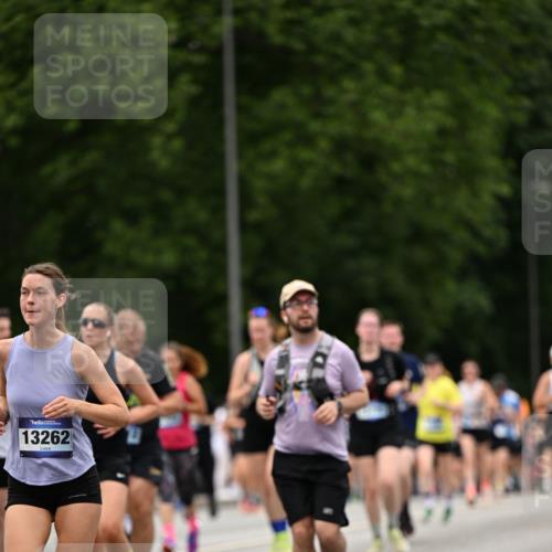 29.06.2025 - hella hamburg halbmarathon Dr. Thomas Lammeyer http://msf.ph/oto/8422703 29.06.2025 10:48:20 Kennedybrücke 1400, 1459, 2258, 2343, 2674, 2733, 3597, 4636, 4866, 5001, 5192, 5201, 5214, 5649, 5902, 5905, 6096, 6226, 6334, 6931, 7197, 8058, 8504, 8591, 9704, 9879, 10006, 10097, 10220, 10553, 11093, 11279 meine-sportfotos.de