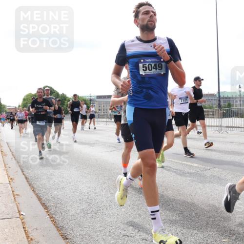 29.06.2025 - hella hamburg halbmarathon Lena Gebhardt http://msf.ph/oto/8422707 29.06.2025 10:18:49 Lombardsbrücke 5, 14532, 12341, 16196, 5049, 7121, 18, 1234, 1349, 1521, 1820, 2096, 2703, 2781, 2802, 2821, 3026, 3105, 3118, 3202, 3529, 3591, 3592, 3631, 4123, 4383, 4718, 4802, 4845, 5049, 5264, 5266, 5323, 5834, 5909, 5910, 6194, 6249, 6332, 6413, 6533, 6736, 7051, 7121, 7160, 7214, 7252, 7454, 8341, 8665, 8780, 9222, 9270, 9272, 9276, 9505, 9549, 9586, 9658, 9748, 9756, 9757, 10037, 10172, 10467, 10502, 10659, 10687, 10816, 12541, 12548, 12552, 12703, 13341 meine-sportfotos.de