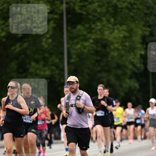 29.06.2025 - hella hamburg halbmarathon Dr. Thomas Lammeyer http://msf.ph/oto/8422716 29.06.2025 10:48:21 Kennedybrücke 1400, 1459, 2258, 2343, 2674, 2733, 3597, 4636, 4866, 5001, 5192, 5201, 5214, 5649, 5902, 5905, 6096, 6226, 6334, 6931, 7197, 8058, 8504, 8591, 9704, 9879, 10006, 10097, 10220, 10285, 10553, 11093, 11279 meine-sportfotos.de