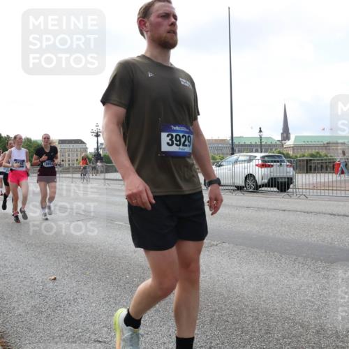 29.06.2025 - hella hamburg halbmarathon Lena Gebhardt http://msf.ph/oto/8422717 29.06.2025 10:06:02 Lombardsbrücke 1830, 1885, 3929, 1229, 1448, 1830, 1842, 2471, 2540, 2624, 3062, 3461, 3929, 4169, 4542, 4868, 5431, 5762, 6014, 6314, 7138, 7741, 8051, 8316, 8894, 8909, 9339, 9361, 9477, 9736, 9737, 9738, 9917, 10781, 10791, 10998, 11958, 13042, 13054, 13481, 14369, 14987, 15113, 15145, 15229, 15537, 15766, 15772, 16441, 16687, 17239, 17731, 17740, 17746, 17885, 18768, 18857, 18966, 18973, 19248 meine-sportfotos.de