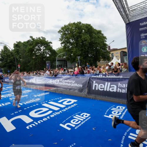 29.06.2025 - hella hamburg halbmarathon Zöllner http://msf.ph/oto/8422720 29.06.2025 10:32:42 Ziel 1707, 1990, 7965, 11877, 12987, 13961, 14293, 14908, 16619, 17117, 17151 meine-sportfotos.de