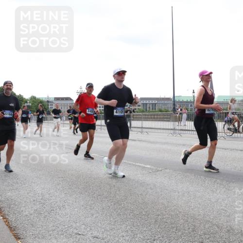 29.06.2025 - hella hamburg halbmarathon Lena Gebhardt http://msf.ph/oto/8422726 29.06.2025 10:43:02 Lombardsbrücke 16279, 2450, 4105, 11142, 5168, 1149, 1467, 1656, 1788, 1816, 1964, 1994, 2103, 2158, 2267, 2361, 2401, 2450, 2509, 2940, 2941, 2971, 3074, 3283, 3329, 3378, 3518, 3638, 3764, 3874, 4056, 4092, 4105, 4177, 4302, 4334, 4385, 4680, 4778, 5067, 5268, 5417, 5610, 5720, 5755, 5967, 6120, 6764, 7043, 7461, 7513, 7872, 8161, 8184, 8435, 8529, 8795, 8991, 9072, 9304, 9378, 9644, 9976, 10008, 10180, 10454, 10697, 11142, 11710, 12151, 12441, 13049, 13241 meine-sportfotos.de