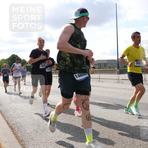 29.06.2025 - hella hamburg halbmarathon Lena Gebhardt http://msf.ph/oto/8422737 29.06.2025 09:52:00 Lombardsbrücke 12438, 15451, 16052, 18304, 14600, 5047, 3, 2, 1057, 1312, 1353, 1520, 1569, 1570, 1604, 1631, 1763, 1903, 2653, 2880, 3305, 3437, 3697, 4297, 4634, 4843, 4865, 4991, 5014, 5047, 5129, 5231, 5336, 5375, 5410, 5690, 5987, 6373, 6490, 6700, 6705, 6711, 6770, 7092, 7105, 7185, 7363, 7710, 8074, 8346, 8359, 8564, 8871, 8900, 9114, 9358, 9364, 9444, 9547, 9659, 10319, 10375, 10480, 10669, 10691, 10934, 10978, 11021, 11417, 11714, 11821, 12438, 12623, 12711, 13728 meine-sportfotos.de