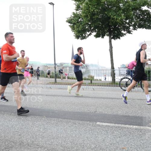 29.06.2025 - hella hamburg halbmarathon Lena Gebhardt http://msf.ph/oto/8422740 29.06.2025 10:52:53 Lombardsbrücke 1543, 1369, 1826, 2146, 2291, 2362, 2420, 2528, 2701, 2983, 2988, 3140, 3227, 3787, 4591, 4626, 4729, 5360, 6135, 6521, 7032, 7511, 7681, 7737, 7812, 8641, 9068, 9070, 9103, 9545, 10055, 10080, 10392, 10417, 10568, 10600, 10661, 10879, 10928, 10981, 11297, 11520, 11524, 11919, 12127, 12128, 12994, 13489, 13916, 13917, 14009, 14765, 14807, 14977, 14979, 16137 meine-sportfotos.de