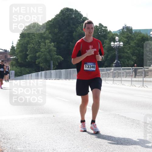 29.06.2025 - hella hamburg halbmarathon Lena Gebhardt http://msf.ph/oto/8422745 29.06.2025 09:42:45 Lombardsbrücke 12529, 13346, 2618, 5612, 7331, 7855, 9269, 10468, 11078, 11228, 12360, 12529, 12992, 13346, 13872, 13913, 14113, 14753, 14836, 15253, 16615, 17614, 18569, 18740, 19041, 19042, 19050, 19076, 19078 meine-sportfotos.de
