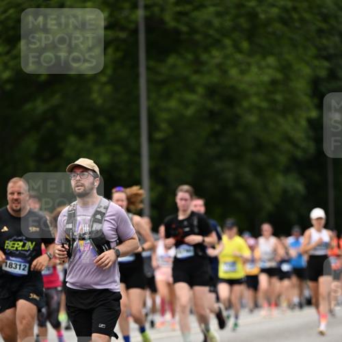 29.06.2025 - hella hamburg halbmarathon Dr. Thomas Lammeyer http://msf.ph/oto/8422772 29.06.2025 10:48:22 Kennedybrücke 1026, 1400, 1459, 2258, 2343, 2674, 2733, 3597, 4636, 4866, 5001, 5192, 5201, 5214, 5649, 5902, 5905, 6096, 6226, 6334, 6931, 7197, 8058, 8504, 8591, 9704, 9879, 10006, 10097, 10220, 10285, 10553, 11093, 11279 meine-sportfotos.de