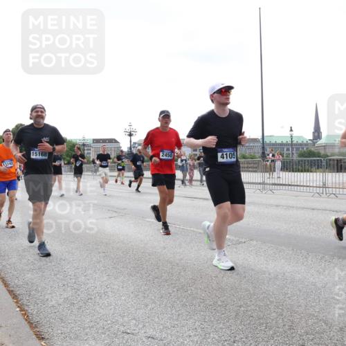 29.06.2025 - hella hamburg halbmarathon Lena Gebhardt http://msf.ph/oto/8422777 29.06.2025 10:43:03 Lombardsbrücke 11142, 15168, 9644, 2450, 4105, 16279, 1149, 1467, 1656, 1788, 1816, 1964, 2103, 2158, 2267, 2361, 2401, 2450, 2509, 2940, 2941, 2971, 3074, 3283, 3329, 3378, 3518, 3638, 3764, 4056, 4092, 4105, 4177, 4302, 4334, 4385, 4680, 5067, 5268, 5417, 5610, 5720, 5755, 5967, 6120, 6764, 7043, 7461, 7513, 7872, 8161, 8184, 8435, 8529, 8795, 8991, 9072, 9304, 9378, 9644, 9976, 10008, 10180, 10454, 10697, 11142, 11710, 12151, 12441, 13049, 13241 meine-sportfotos.de