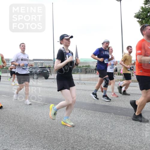 29.06.2025 - hella hamburg halbmarathon Lena Gebhardt http://msf.ph/oto/8422793 29.06.2025 10:52:53 Lombardsbrücke 1442, 7732, 1543, 12994, 4729, 1369, 1826, 2146, 2291, 2362, 2420, 2528, 2701, 2983, 2988, 3140, 3227, 3787, 4591, 4626, 4729, 5360, 6135, 6521, 7032, 7511, 7681, 7737, 7812, 8641, 9068, 9070, 9103, 9545, 10055, 10080, 10392, 10417, 10568, 10600, 10661, 10879, 10928, 10981, 11297, 11520, 11524, 11919, 12127, 12128, 12994, 13489, 13916, 13917, 14009, 14765, 14807, 14977, 14979, 16137 meine-sportfotos.de