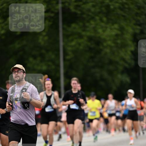 29.06.2025 - hella hamburg halbmarathon Dr. Thomas Lammeyer http://msf.ph/oto/8422797 29.06.2025 10:48:22 Kennedybrücke 1026, 1400, 1459, 2258, 2343, 2674, 2733, 3597, 4636, 4866, 5001, 5192, 5201, 5214, 5649, 5902, 5905, 6096, 6226, 6334, 6931, 7197, 8058, 8504, 8591, 9704, 9879, 10006, 10097, 10220, 10285, 10553, 11093, 11279 meine-sportfotos.de