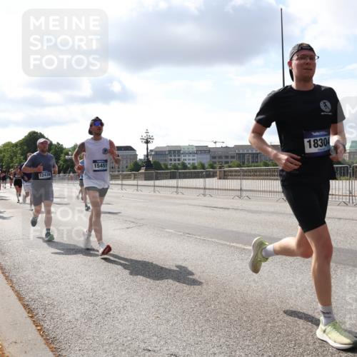 29.06.2025 - hella hamburg halbmarathon Lena Gebhardt http://msf.ph/oto/8422803 29.06.2025 09:52:01 Lombardsbrücke 18678, 12438, 15451, 18304, 6, 83, 1057, 1312, 1353, 1520, 1569, 1570, 1604, 1631, 1763, 1903, 2653, 2880, 3305, 3437, 3697, 4634, 4843, 4865, 4991, 5014, 5047, 5129, 5231, 5336, 5410, 5690, 5987, 6373, 6490, 6700, 6705, 6711, 6770, 7092, 7105, 7185, 7363, 7710, 8074, 8346, 8359, 8564, 8871, 8900, 9114, 9358, 9364, 9444, 9547, 9659, 10319, 10375, 10480, 10493, 10669, 10691, 10934, 10978, 11021, 11417, 11714, 11821, 12438, 12623, 12711, 13728 meine-sportfotos.de