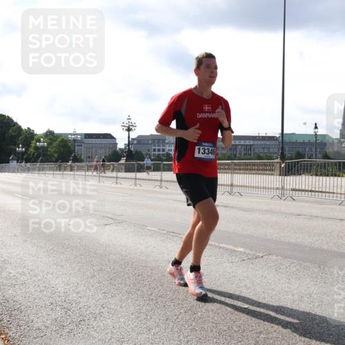 29.06.2025 - hella hamburg halbmarathon Lena Gebhardt http://msf.ph/oto/8422808 29.06.2025 09:42:47 Lombardsbrücke 13346, 2618, 5612, 7331, 7855, 9269, 10468, 11078, 11228, 12360, 12529, 12992, 13346, 13872, 13913, 14113, 14753, 14836, 15253, 16615, 17614, 18569, 18740, 19041, 19042, 19050, 19076, 19078 meine-sportfotos.de