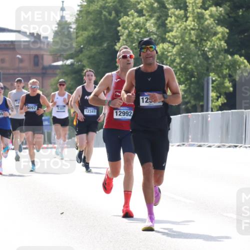 29.06.2025 - hella hamburg halbmarathon Lena Gebhardt http://msf.ph/oto/8422823 29.06.2025 09:42:50 Lombardsbrücke 14, 125, 9385, 9097, 5301, 12341, 1199, 12992, 2618, 4338, 5612, 7331, 7855, 9097, 9269, 10468, 11078, 11228, 11994, 12341, 12360, 12529, 12992, 13346, 13872, 13913, 14113, 14753, 14836, 15253, 16615, 17614, 18740, 19041, 19042, 19050, 19076, 19078 meine-sportfotos.de