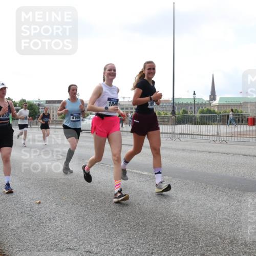 29.06.2025 - hella hamburg halbmarathon Lena Gebhardt http://msf.ph/oto/8422830 29.06.2025 10:06:03 Lombardsbrücke 030, 6014, 4169, 1842, 1229, 1448, 1830, 1842, 2471, 2540, 3062, 3461, 3929, 4169, 4542, 4868, 5431, 5762, 6014, 6314, 7138, 7741, 8051, 8316, 8894, 8909, 9339, 9361, 9477, 9917, 10781, 10791, 10998, 11958, 13042, 13054, 13481, 13863, 14369, 14987, 15113, 15145, 15229, 15537, 15766, 15772, 16441, 16687, 17239, 17731, 17740, 17746, 17885, 18768, 18857, 18966, 18973, 19248 meine-sportfotos.de