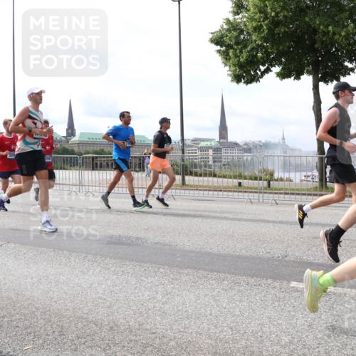 29.06.2025 - hella hamburg halbmarathon Lena Gebhardt http://msf.ph/oto/8422858 29.06.2025 10:18:50 Lombardsbrücke 14532, 359, 8591, 1234, 1349, 1521, 1718, 1820, 2096, 2703, 2781, 2802, 2821, 3026, 3105, 3118, 3202, 3529, 3591, 3592, 3631, 4123, 4383, 4718, 4802, 4845, 5049, 5264, 5266, 5323, 5834, 5909, 5910, 6194, 6249, 6332, 6413, 6533, 6736, 7051, 7121, 7160, 7214, 7252, 7454, 8341, 8665, 8780, 9222, 9270, 9272, 9276, 9505, 9549, 9586, 9658, 9748, 9756, 9757, 10037, 10172, 10467, 10502, 10659, 10687, 10816, 12541, 12548, 12552, 12703, 13341 meine-sportfotos.de