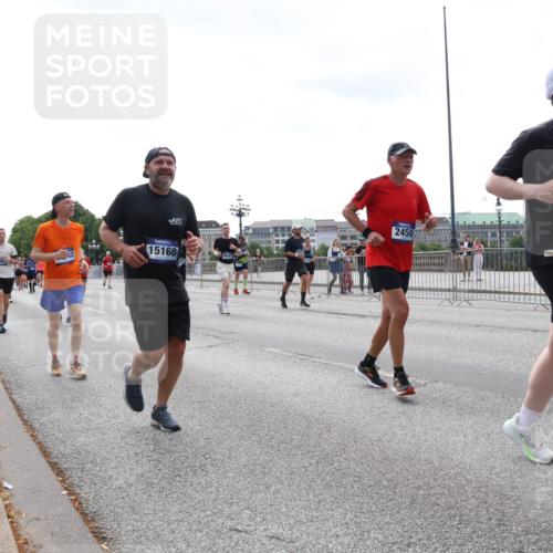 29.06.2025 - hella hamburg halbmarathon Lena Gebhardt http://msf.ph/oto/8422860 29.06.2025 10:43:03 Lombardsbrücke 2450, 15168, 4105, 1149, 1467, 1656, 1788, 1816, 1964, 2103, 2158, 2267, 2361, 2401, 2450, 2509, 2940, 2941, 2971, 3074, 3283, 3329, 3378, 3518, 3638, 3764, 4056, 4092, 4105, 4177, 4302, 4334, 4385, 4680, 5067, 5268, 5417, 5610, 5720, 5755, 5967, 6120, 6764, 7043, 7461, 7513, 7872, 8161, 8184, 8435, 8529, 8795, 8991, 9072, 9304, 9378, 9644, 9976, 10008, 10180, 10454, 10697, 11142, 11710, 12151, 12441, 13049, 13241 meine-sportfotos.de